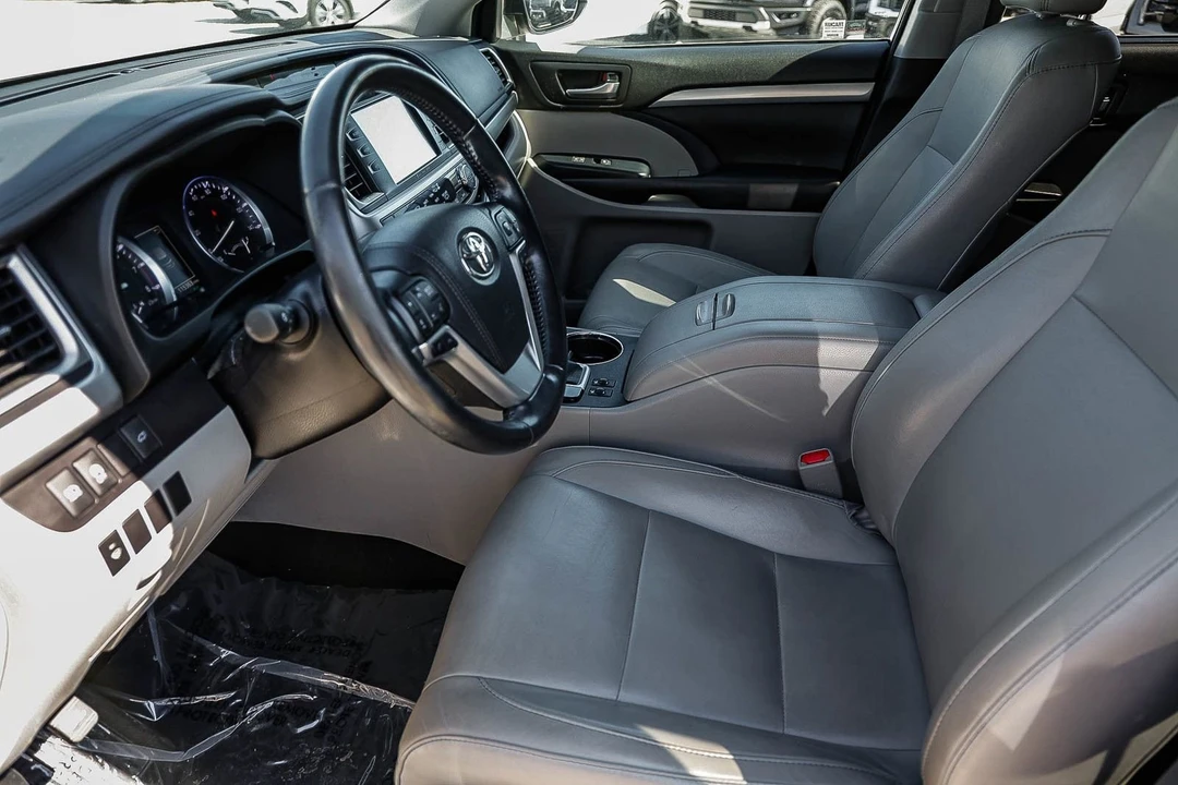 2017 Toyota Highlander - Image 20 of 21