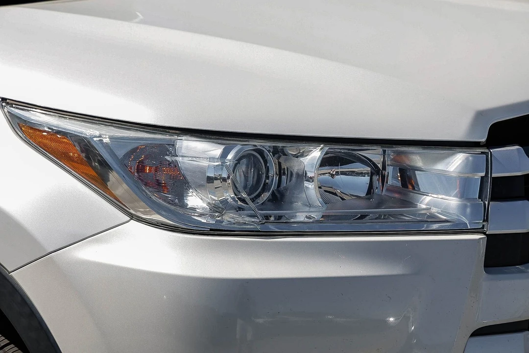 2017 Toyota Highlander - Image 8 of 21