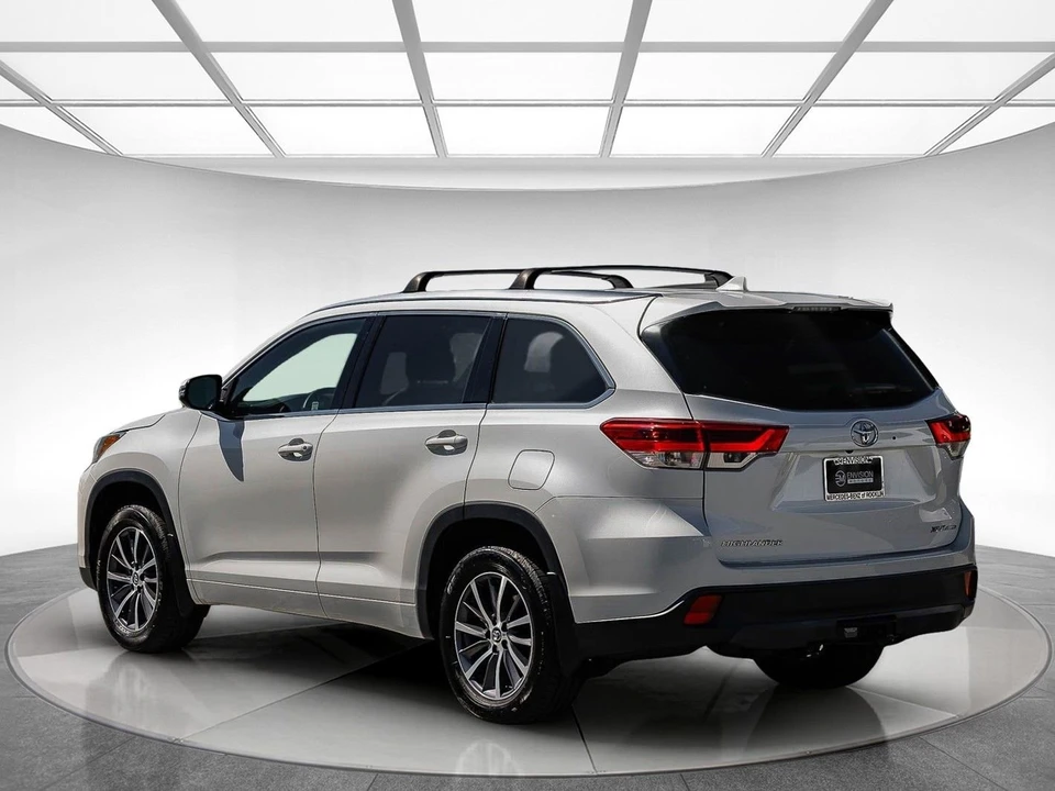 2017 Toyota Highlander - Image 2 of 21