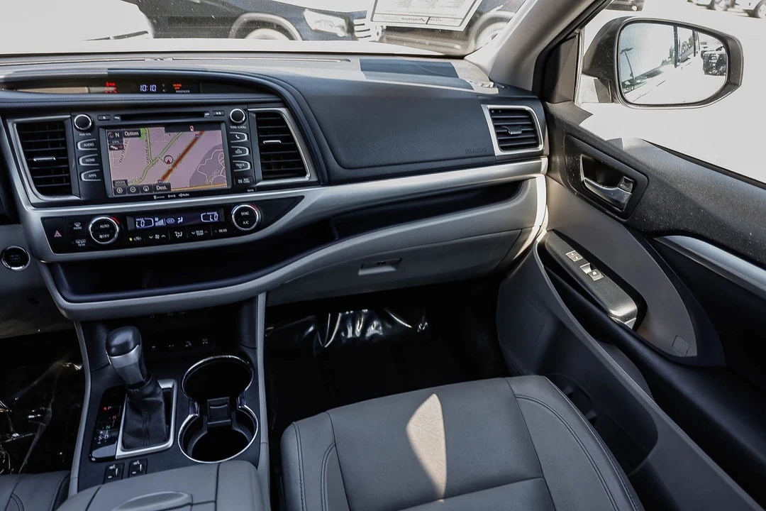 2017 Toyota Highlander - Image 16 of 21