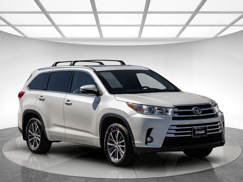 2017 Toyota Highlander - Image 6 of 21