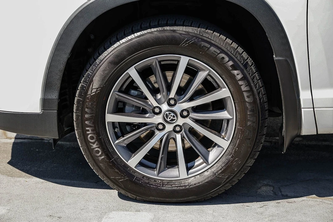 2017 Toyota Highlander - Image 4 of 21
