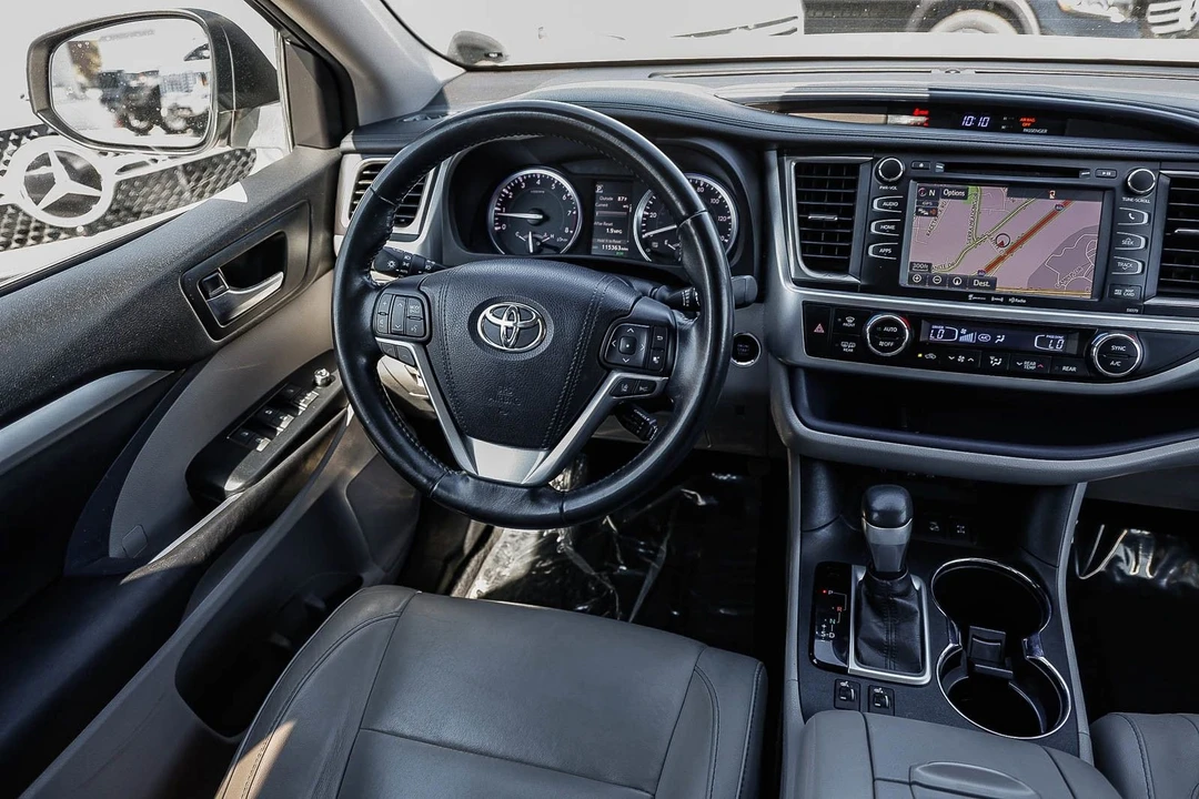 2017 Toyota Highlander - Image 15 of 21