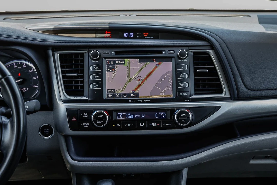 2017 Toyota Highlander - Image 12 of 21