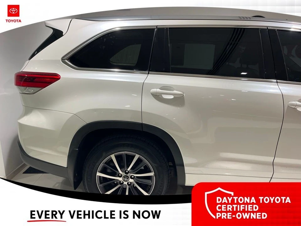 2017 Toyota Highlander - Image 9 of 10