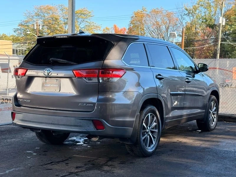 2017 Toyota Highlander - Image 9 of 12