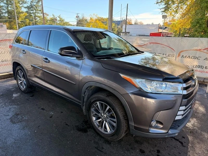 2017 Toyota Highlander - Image 7 of 12