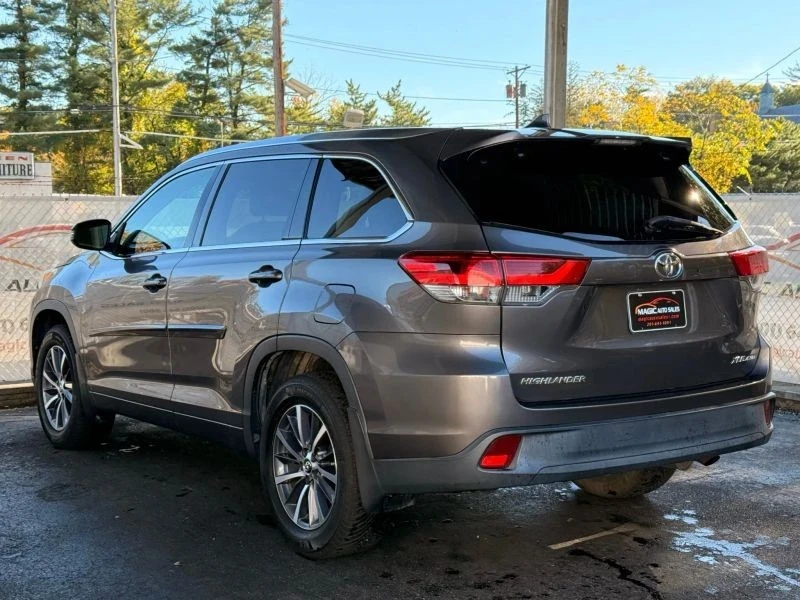 2017 Toyota Highlander - Image 11 of 12