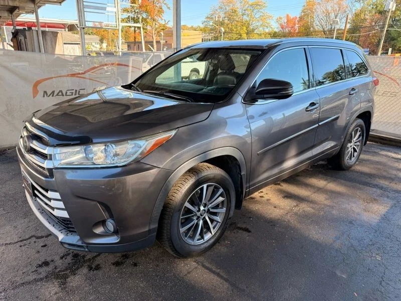 2017 Toyota Highlander - Image 8 of 12