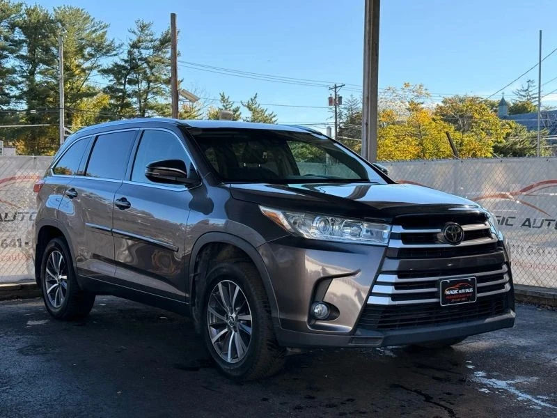 2017 Toyota Highlander - Image 6 of 12
