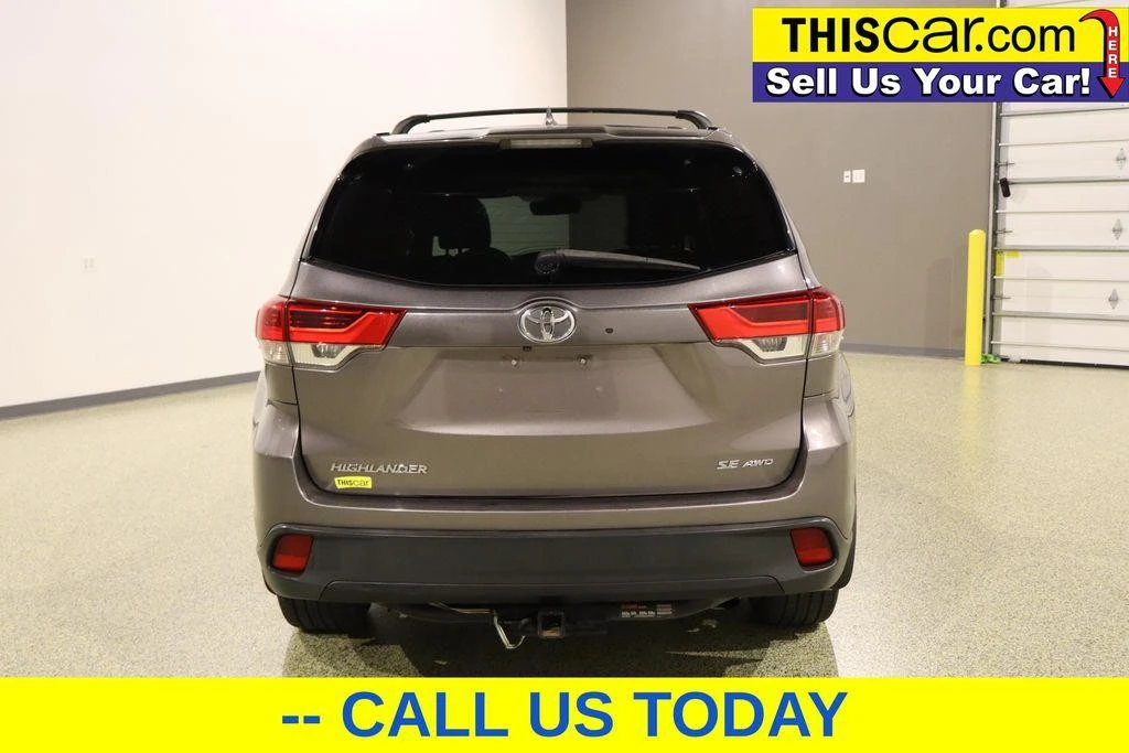 2017 Toyota Highlander - Image 6 of 12