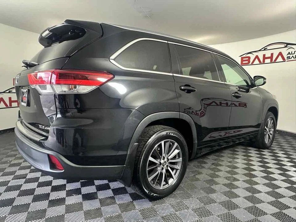 2017 Toyota Highlander - Image 9 of 21