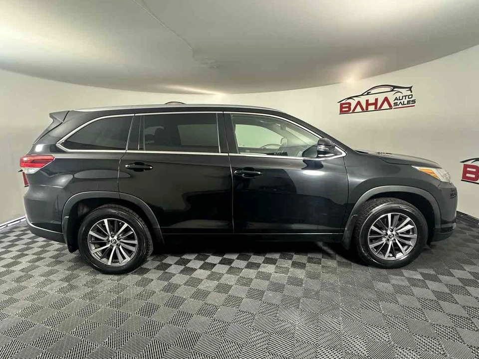 2017 Toyota Highlander - Image 10 of 21