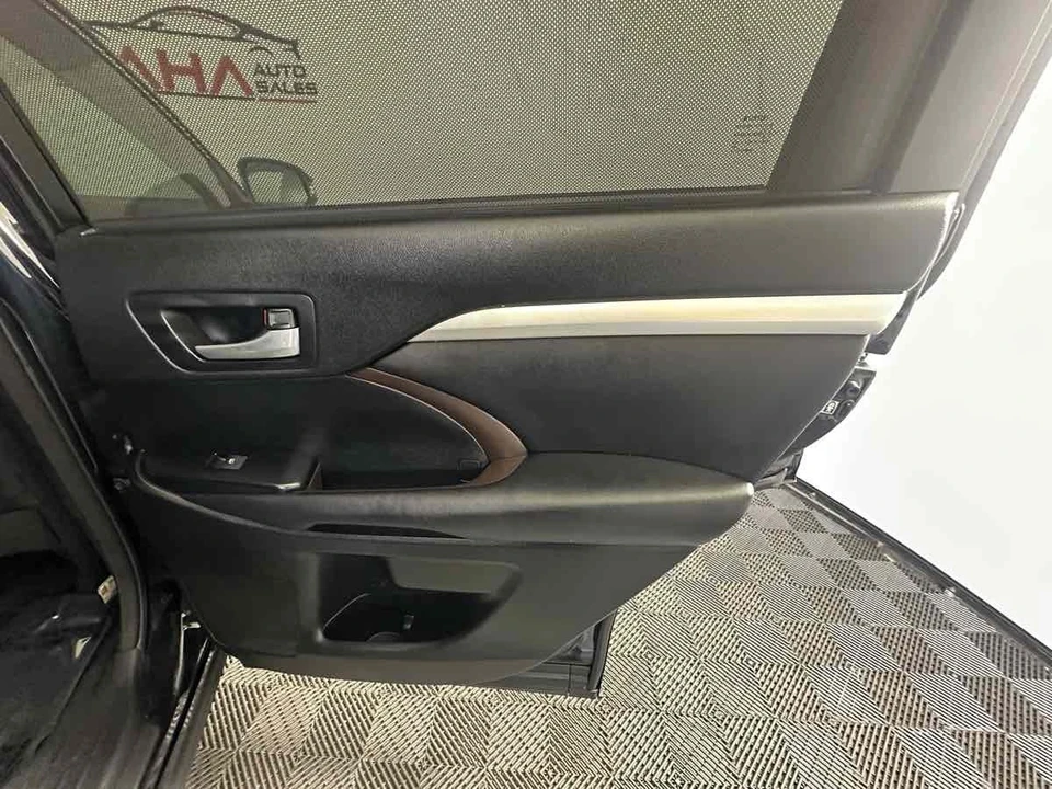 2017 Toyota Highlander - Image 19 of 21