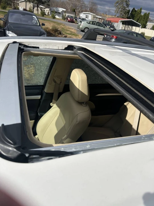 2017 Toyota Highlander - Image 14 of 21