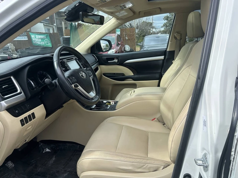 2017 Toyota Highlander - Image 18 of 21