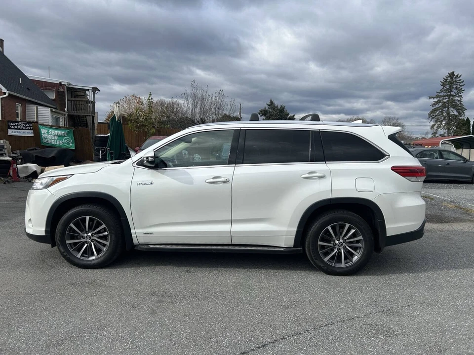 2017 Toyota Highlander - Image 2 of 21