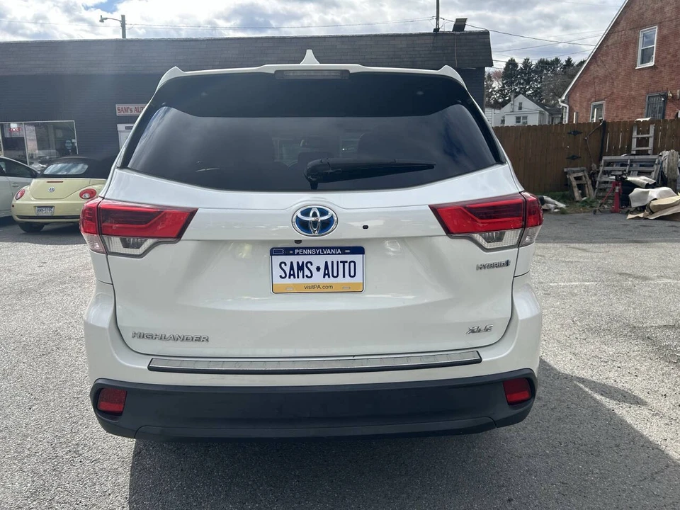 2017 Toyota Highlander - Image 7 of 21