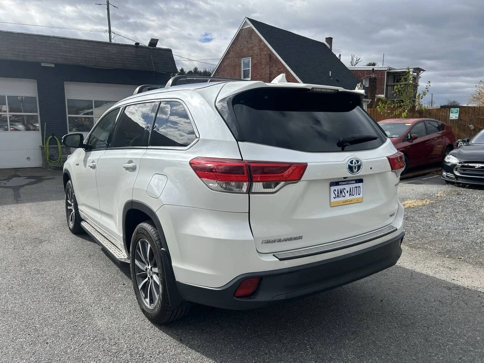 2017 Toyota Highlander - Image 8 of 21