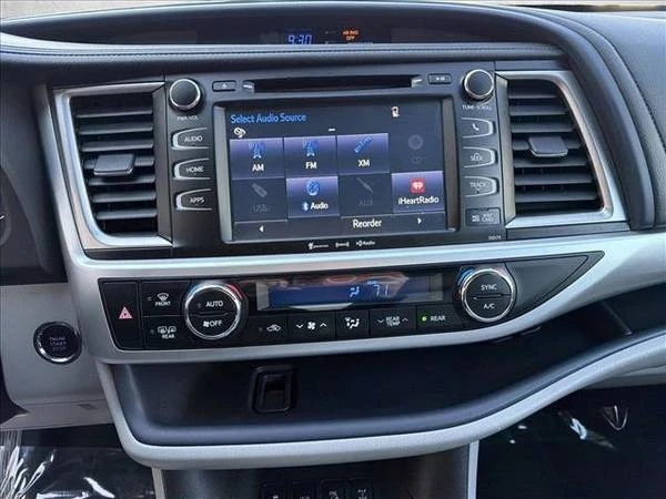 2017 Toyota Highlander - Image 18 of 21