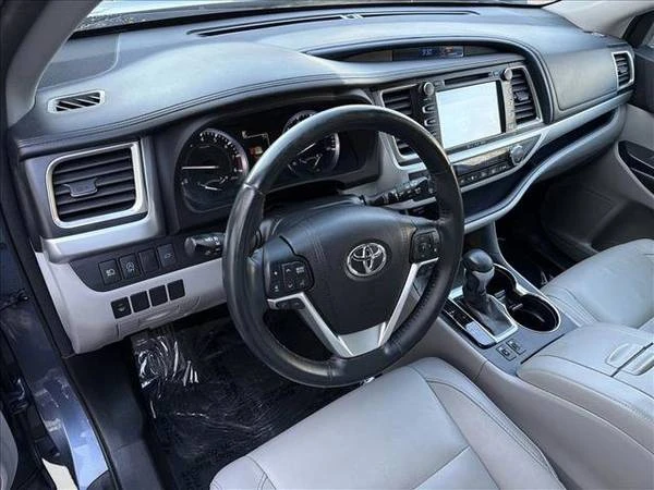 2017 Toyota Highlander - Image 13 of 21