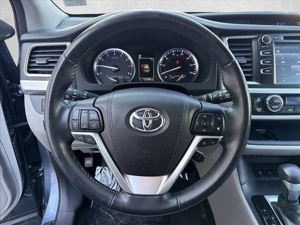 2017 Toyota Highlander - Image 14 of 21
