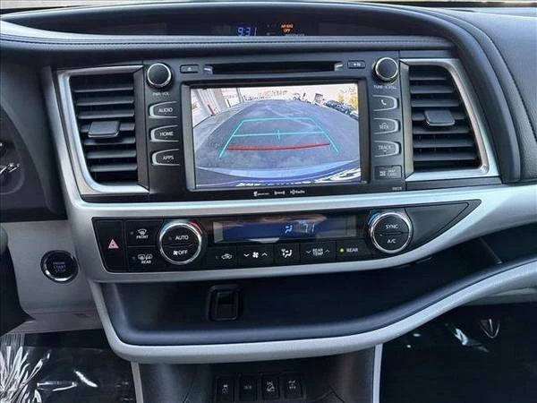 2017 Toyota Highlander - Image 20 of 21
