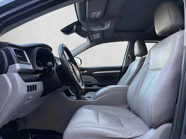 2017 Toyota Highlander - Image 11 of 21
