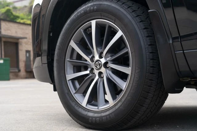 2017 Toyota Highlander - Image 15 of 30