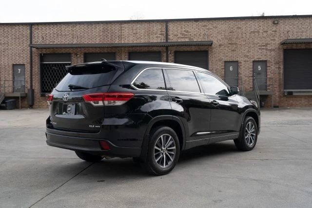 2017 Toyota Highlander - Image 9 of 30