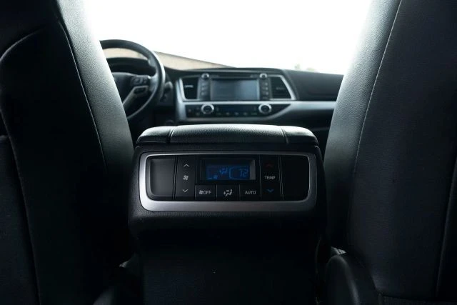 2017 Toyota Highlander - Image 27 of 30