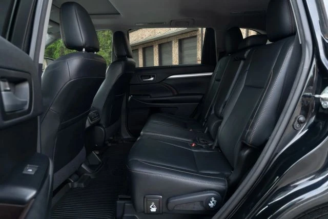2017 Toyota Highlander - Image 26 of 30
