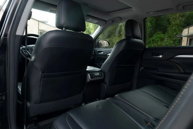 2017 Toyota Highlander - Image 25 of 30