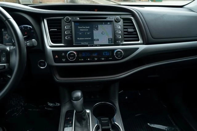 2017 Toyota Highlander - Image 20 of 30