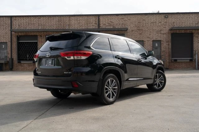 2017 Toyota Highlander - Image 2 of 30