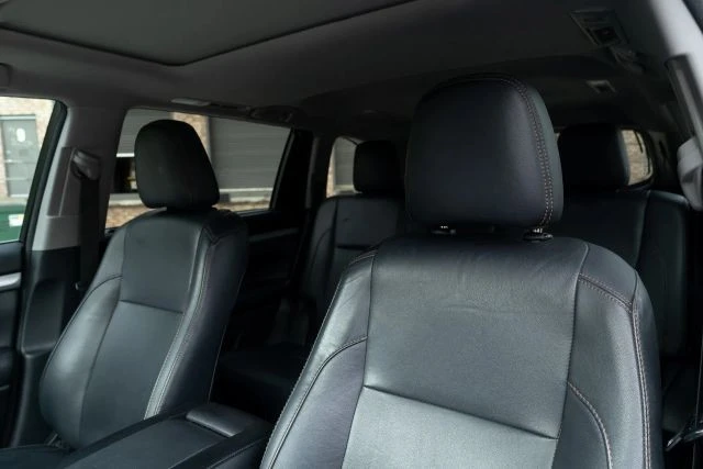 2017 Toyota Highlander - Image 17 of 30