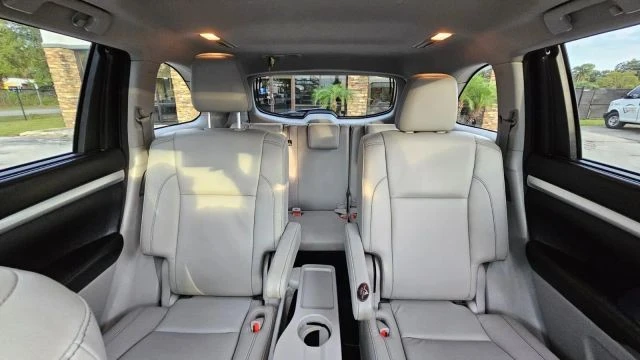 2017 Toyota Highlander - Image 20 of 21
