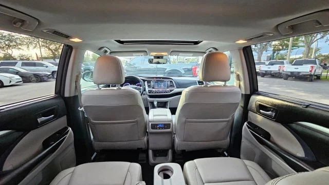 2017 Toyota Highlander - Image 12 of 21