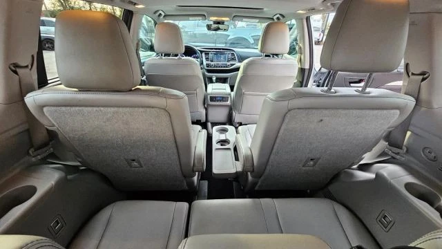 2017 Toyota Highlander - Image 11 of 21