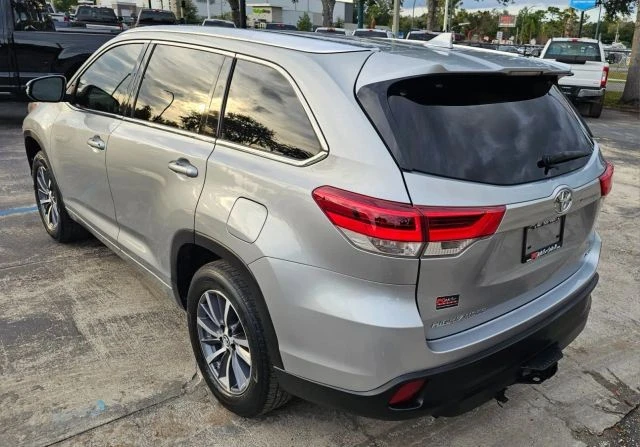 2017 Toyota Highlander - Image 8 of 21