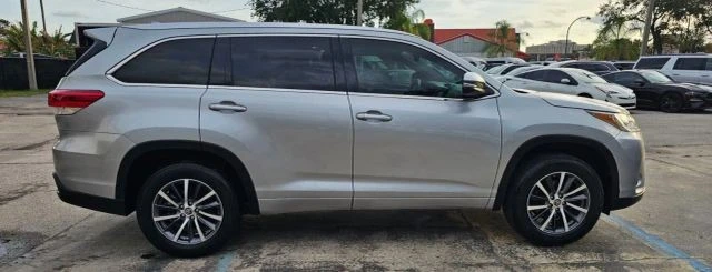 2017 Toyota Highlander - Image 4 of 21