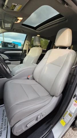 2017 Toyota Highlander - Image 19 of 21
