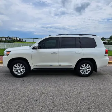 2017 Toyota Land Cruiser