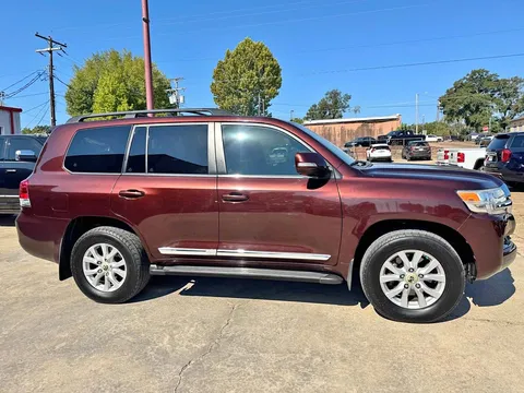 2017 Toyota Land Cruiser Base