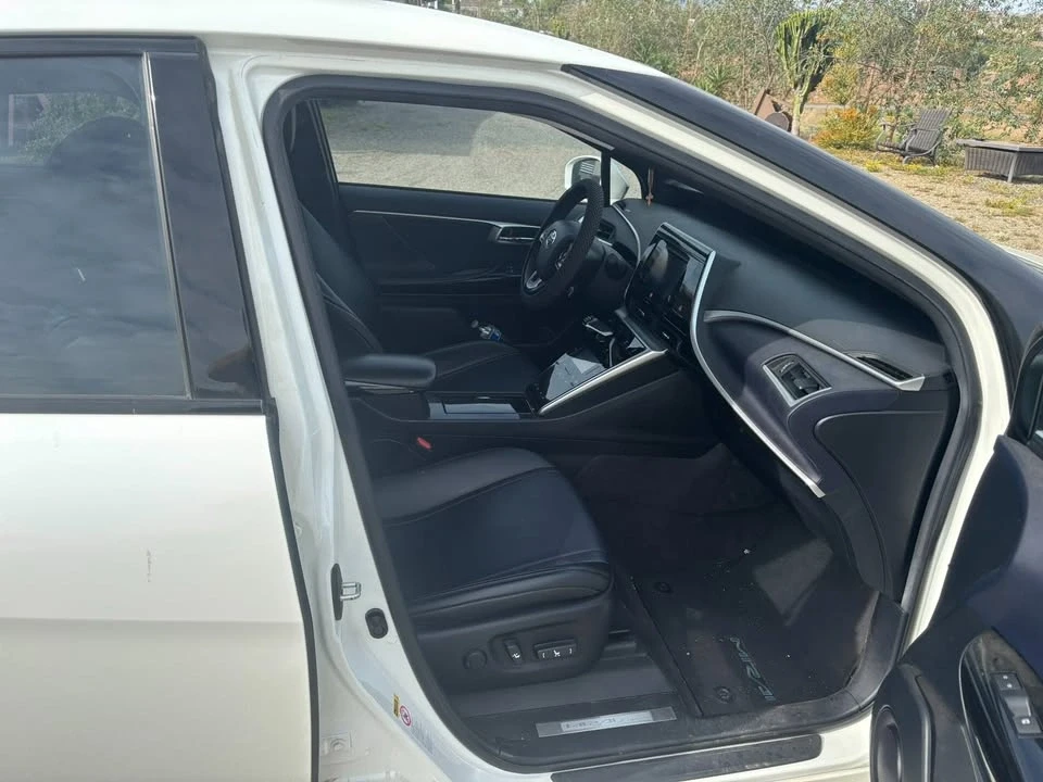 2017 Toyota Mirai - Image 5 of 7