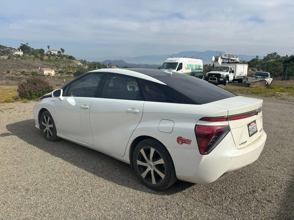 2017 Toyota Mirai - Image 3 of 7
