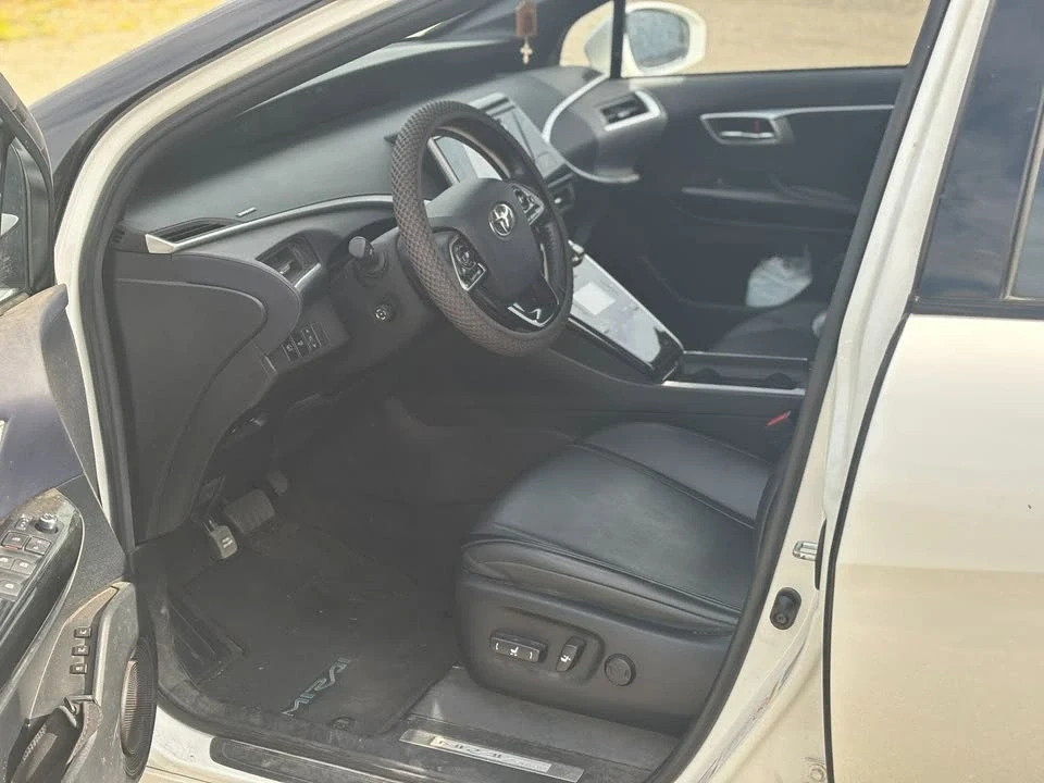 2017 Toyota Mirai - Image 4 of 7