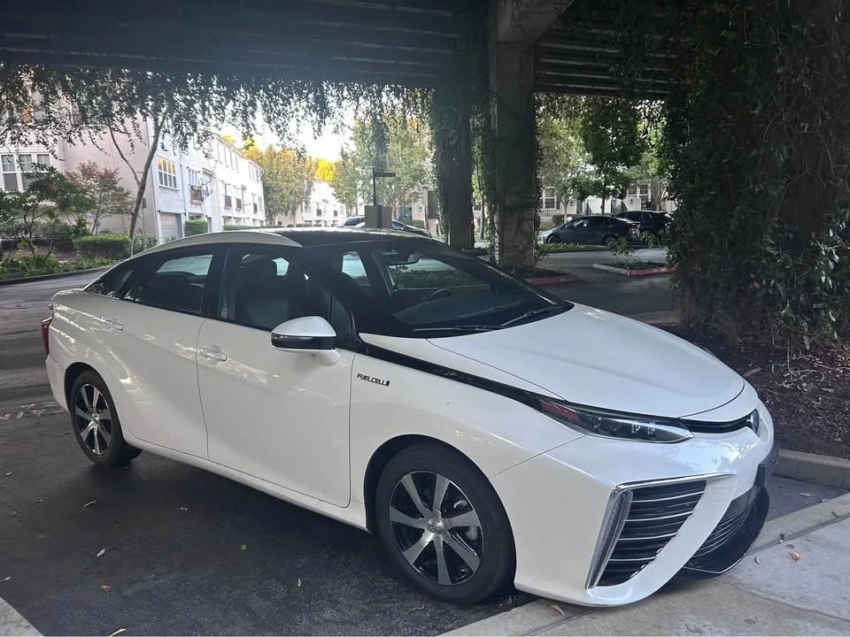 2017 Toyota Mirai - Image 2 of 7