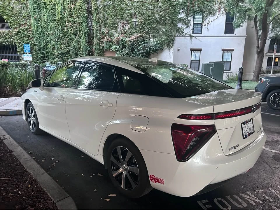 2017 Toyota Mirai - Image 3 of 7