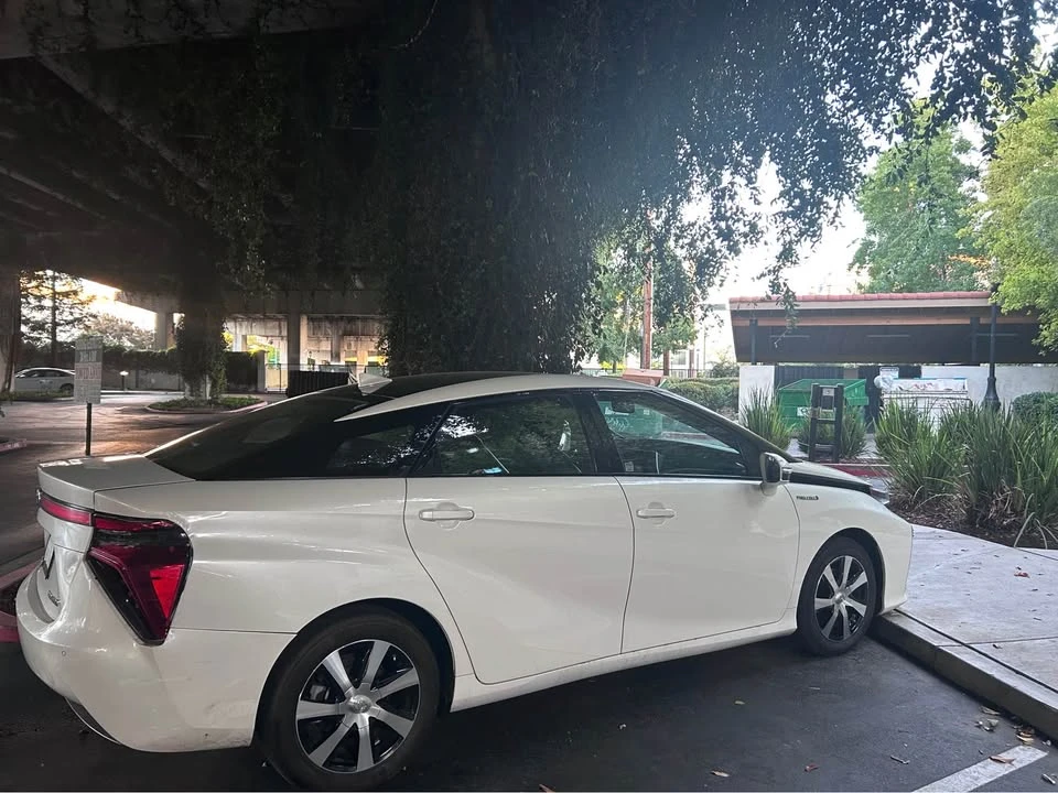 2017 Toyota Mirai - Image 4 of 7